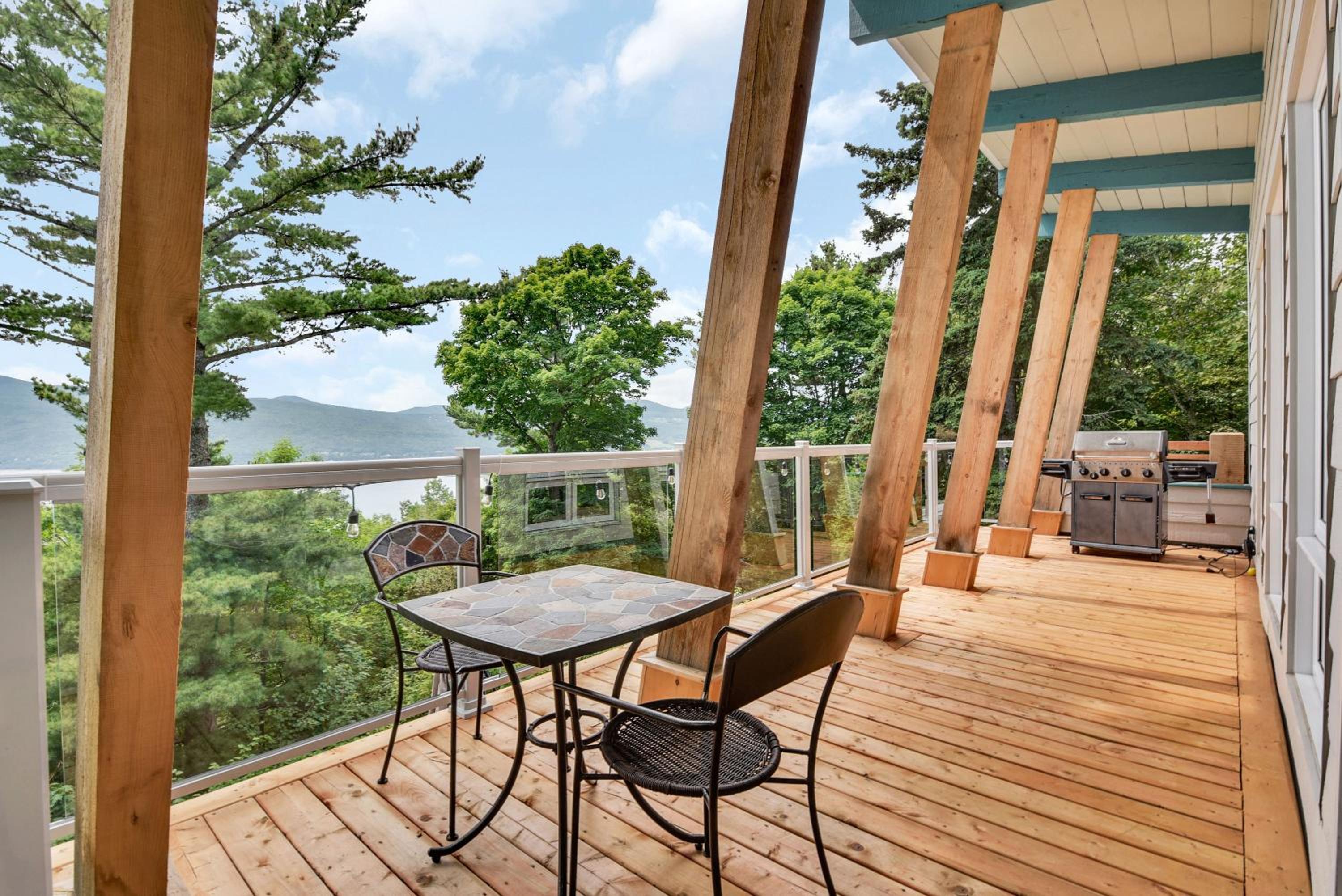 Cottage with water view and hot tub - Le pin blanc