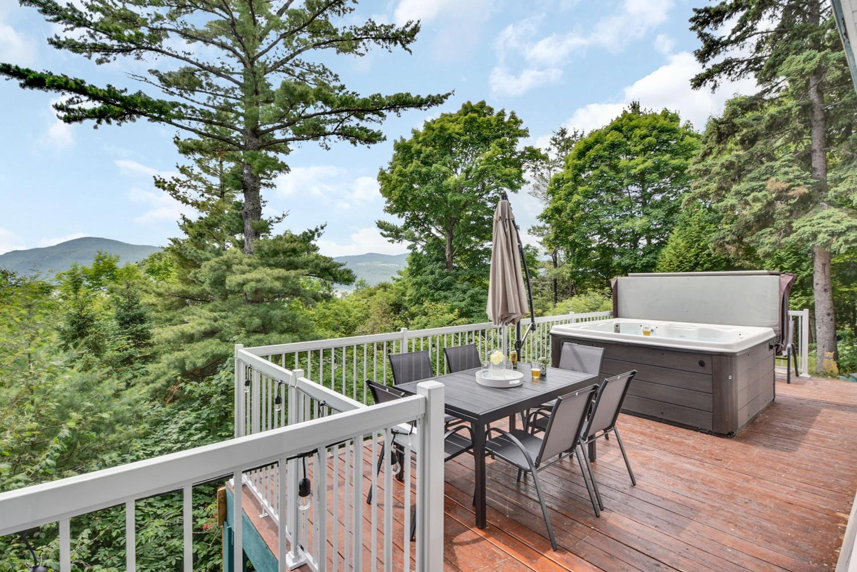Cottage with water view and hot tub - Le pin blanc