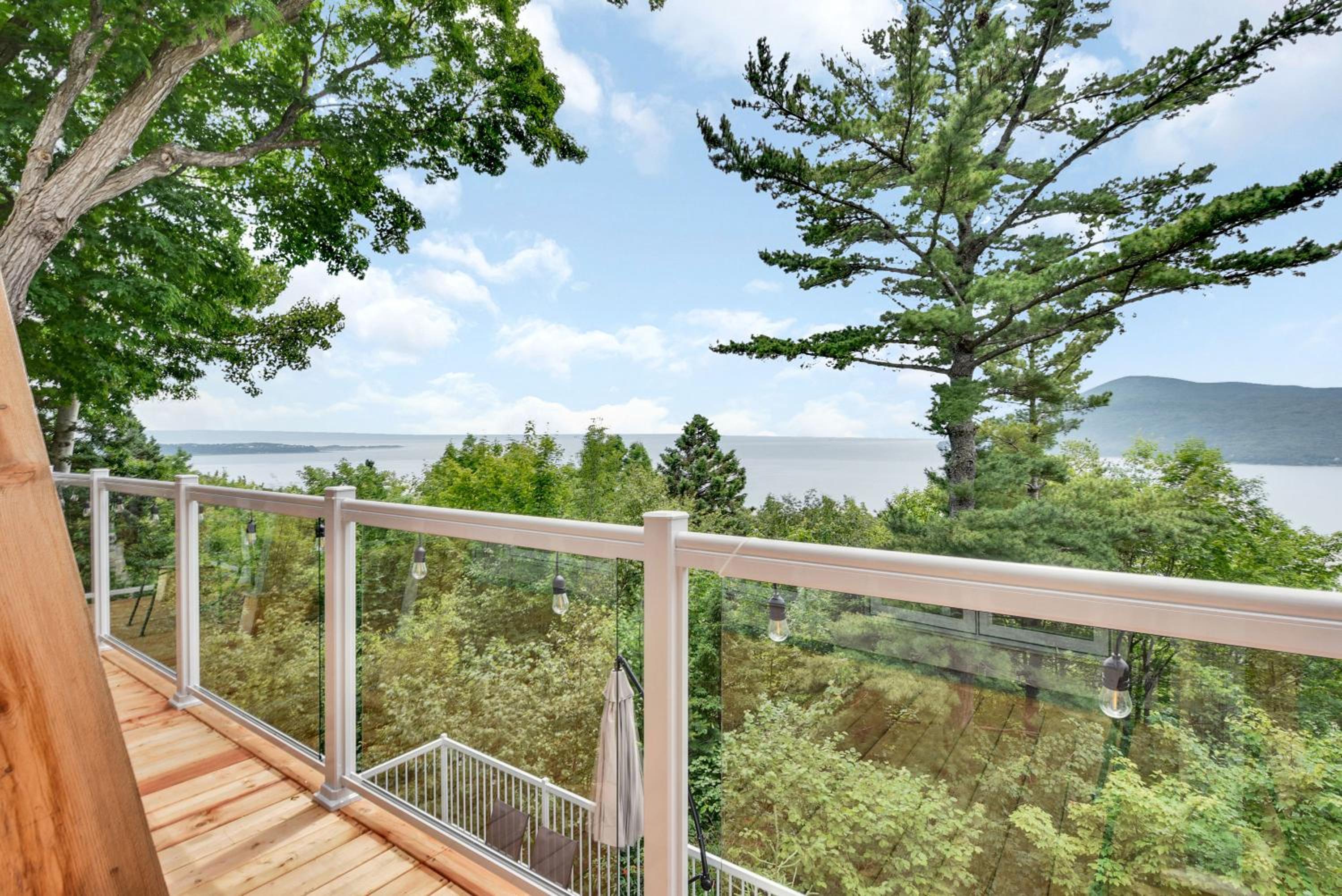 Cottage with water view and hot tub - Le pin blanc