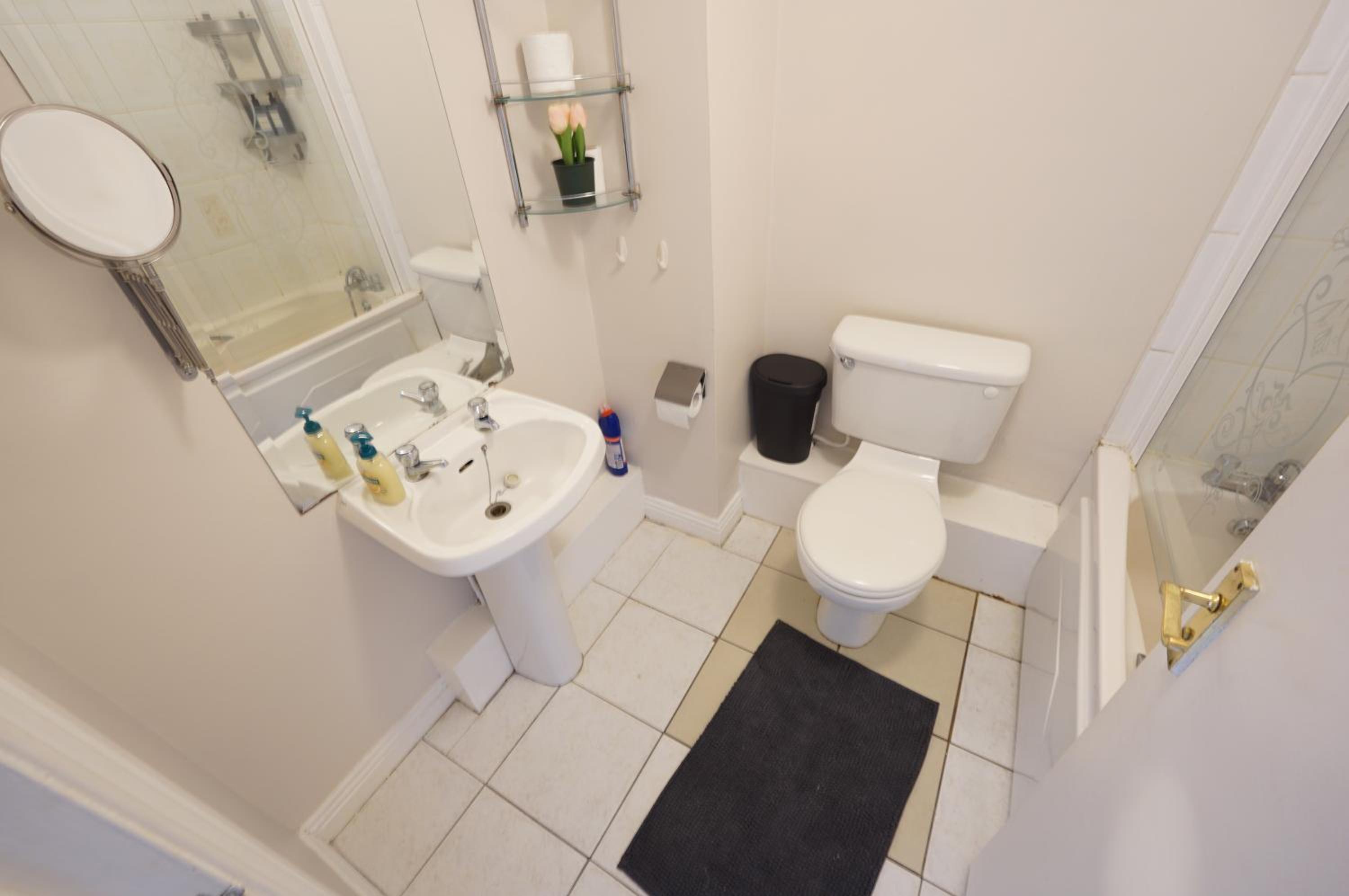City center apt free parking