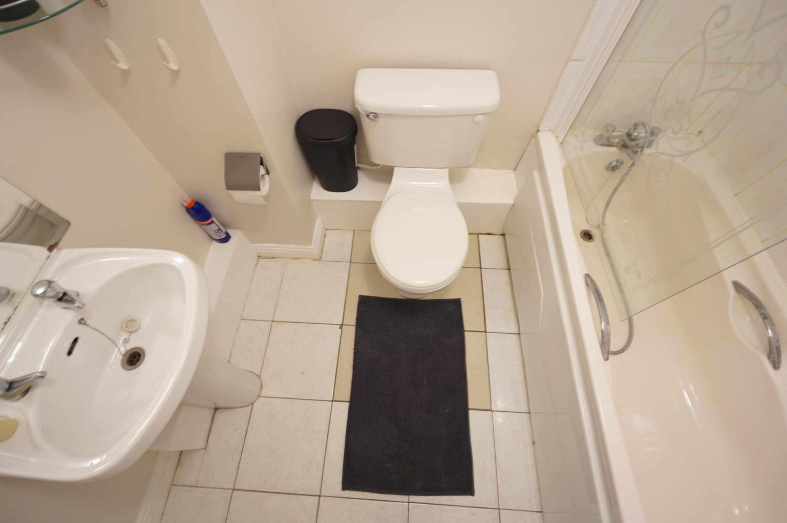City center apt free parking