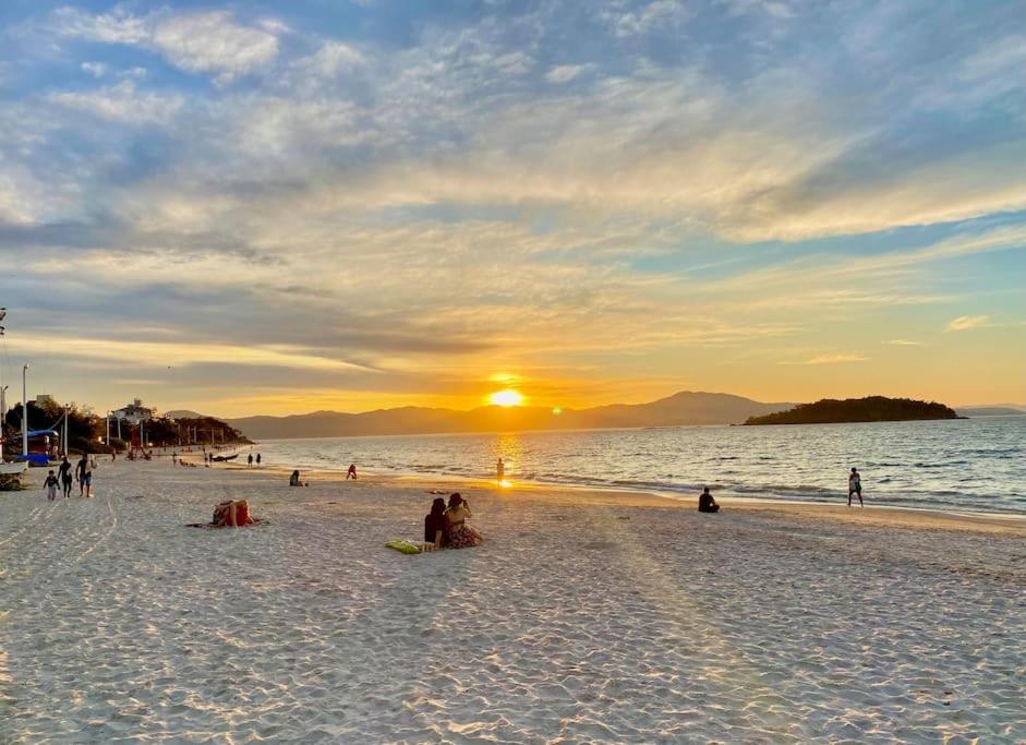Canas303 - Apartamento próximo a praia na avenida principal