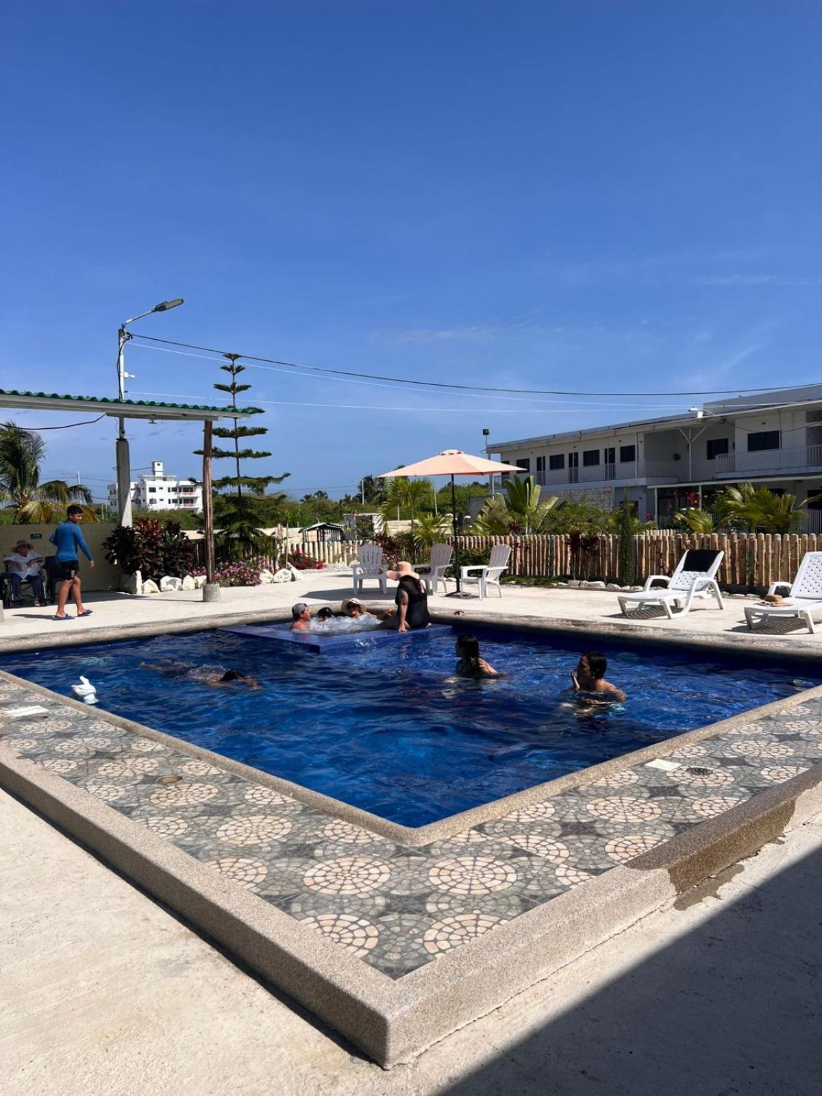 Hotel Hosteria La Veleta, Playas - Image 1