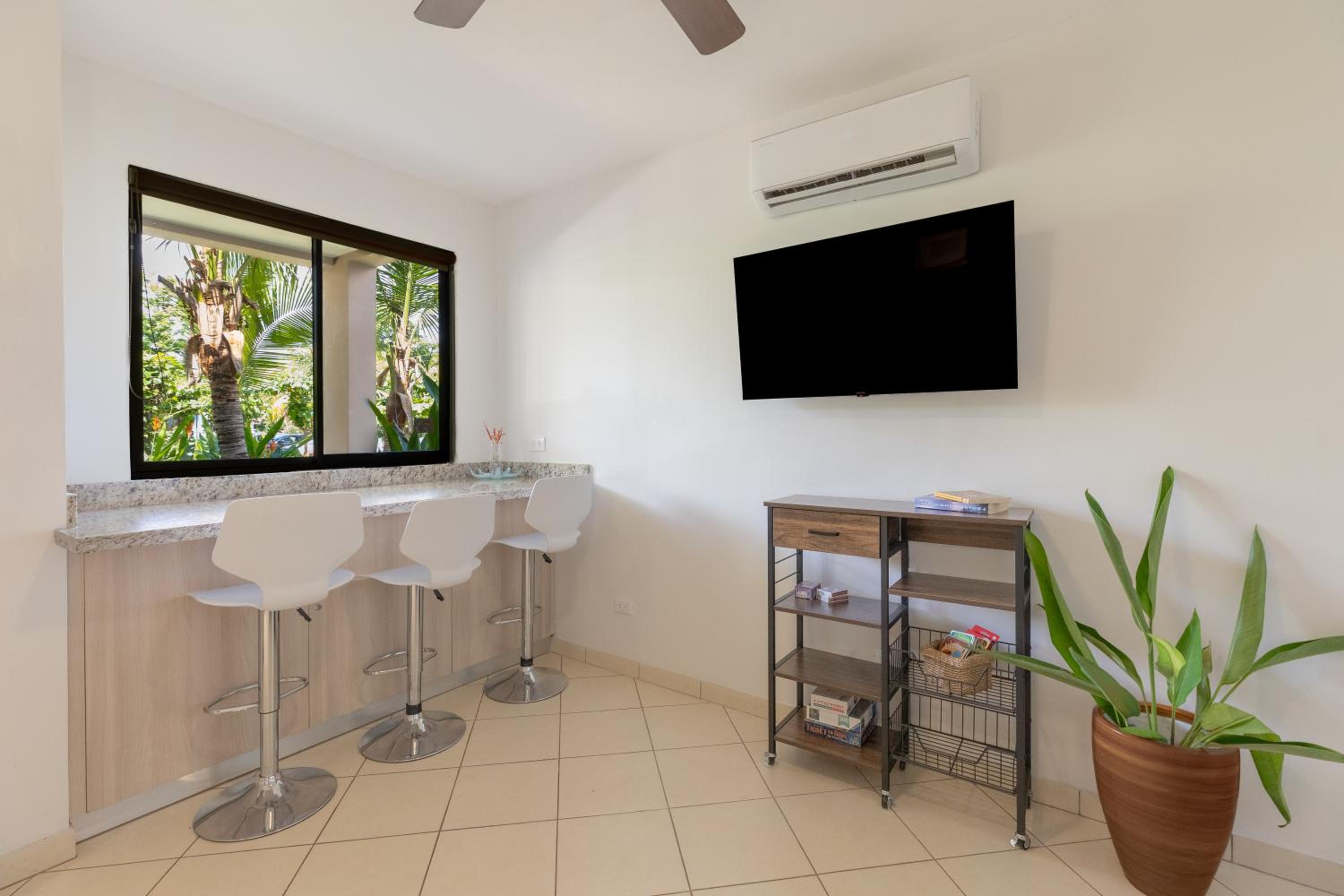 Two Palms Ground Floor Unit Across from Beach