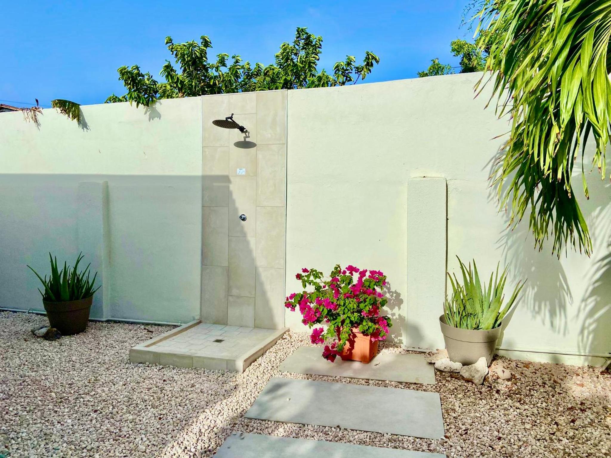 Fantastic Private Tropical Villa in Palm Beach with Breakfast