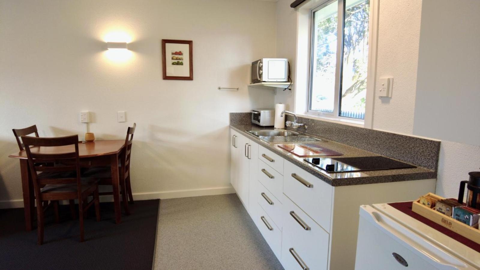 554 Moana Court Motel