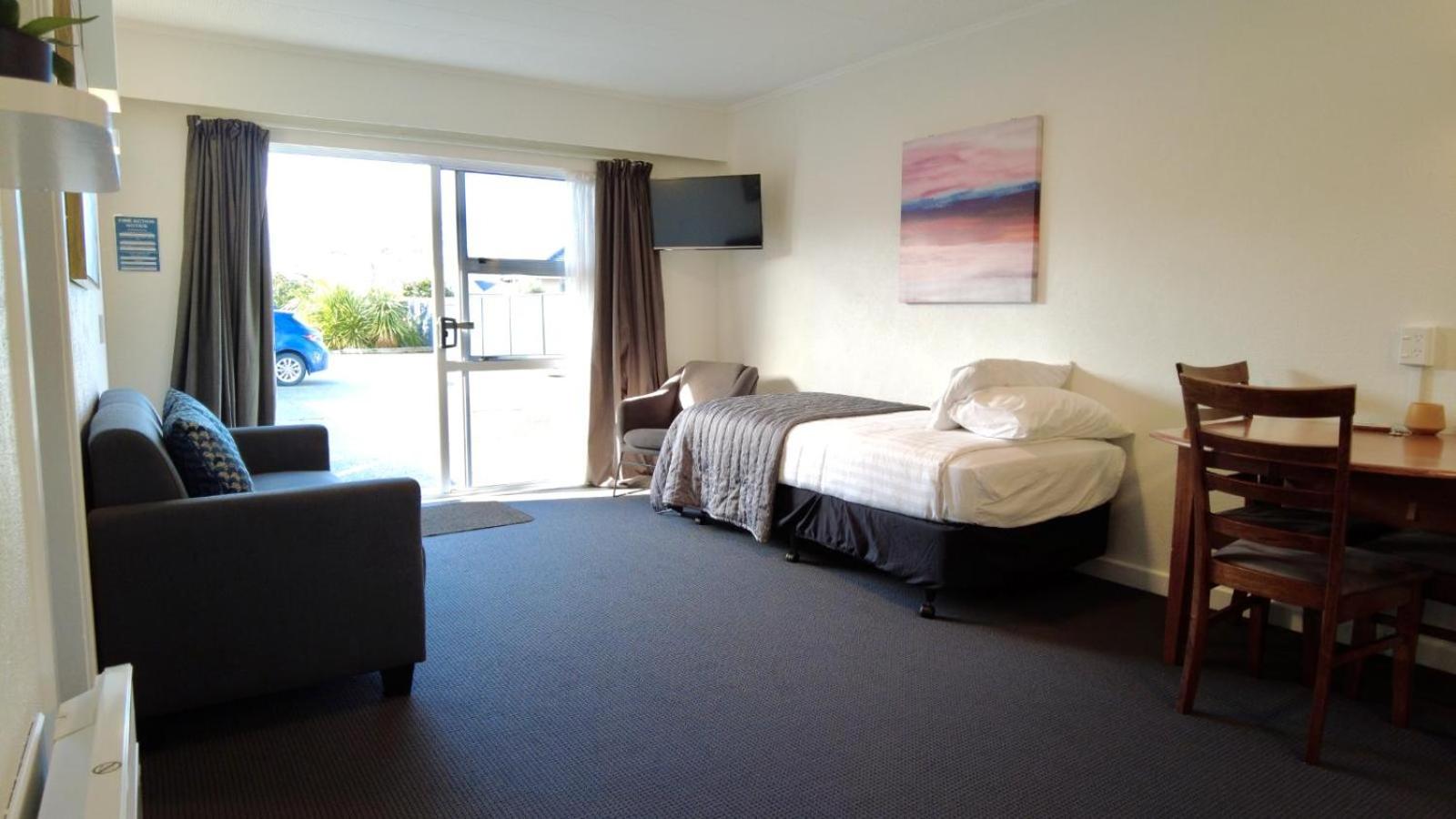 554 Moana Court Motel