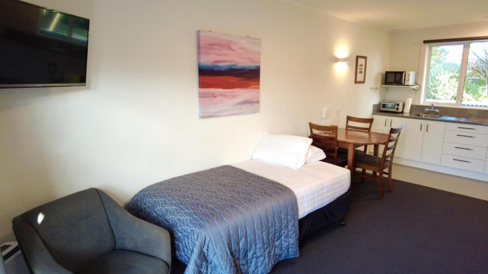 554 Moana Court Motel