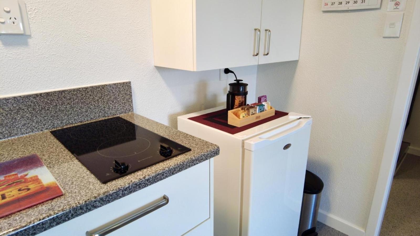 554 Moana Court Motel