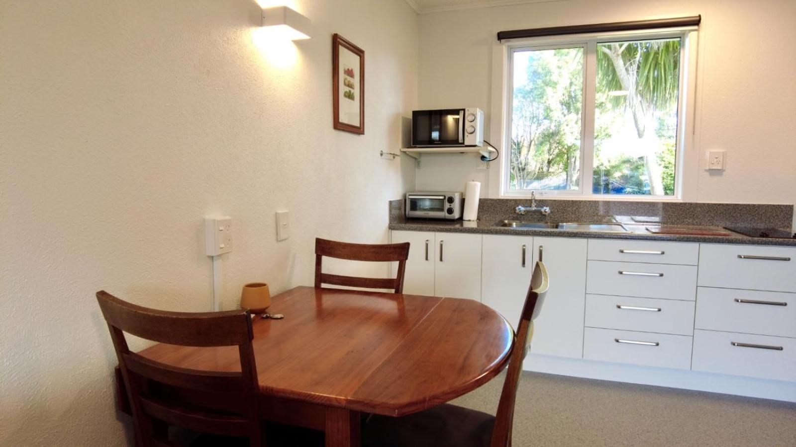 554 Moana Court Motel