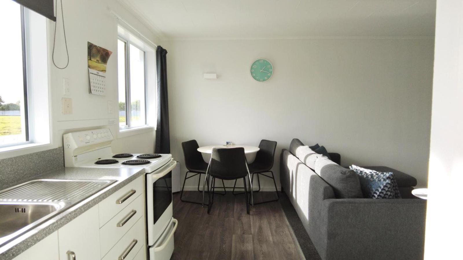 554 Moana Court Motel