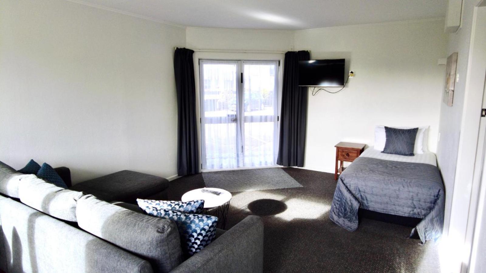 554 Moana Court Motel