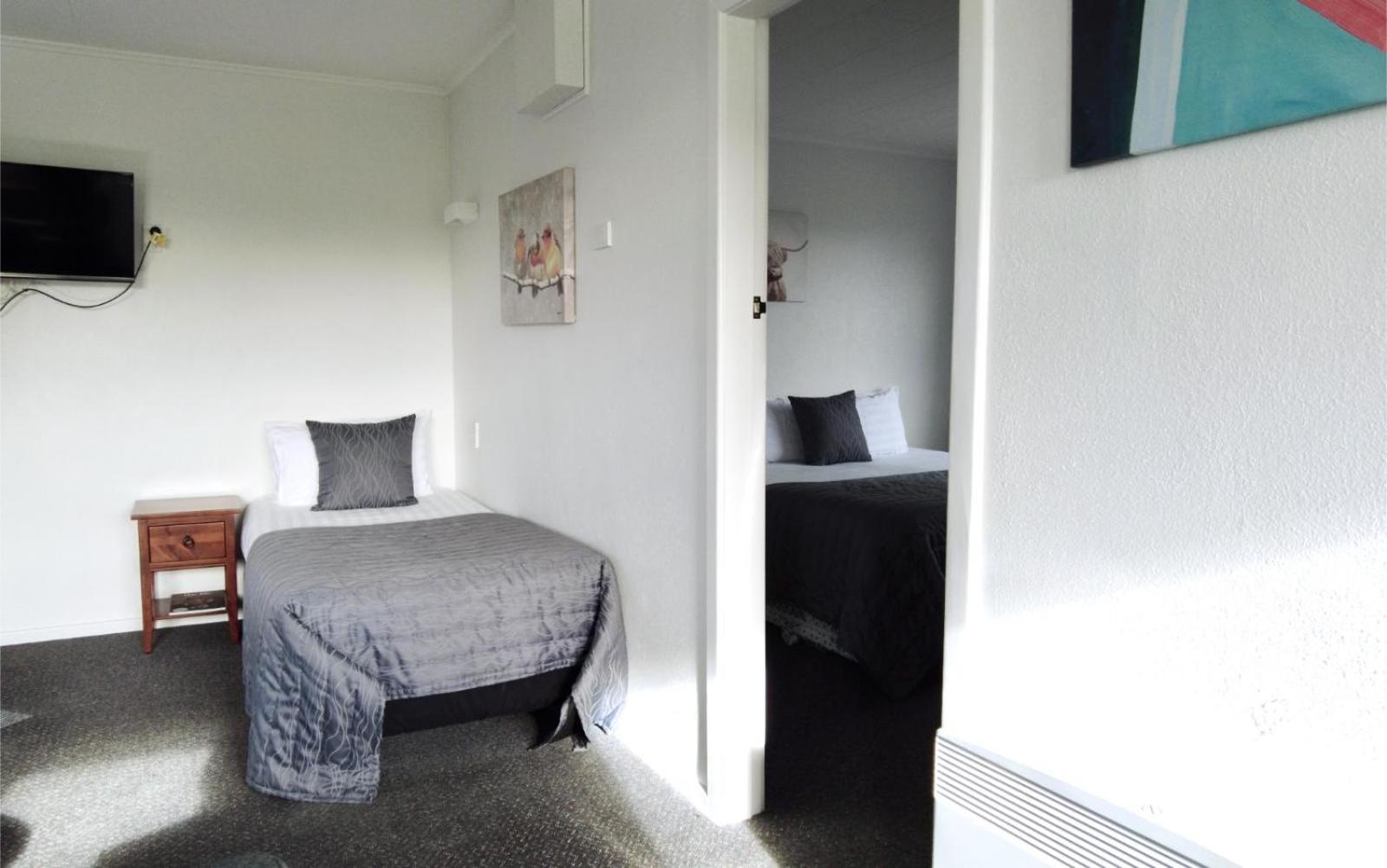 554 Moana Court Motel