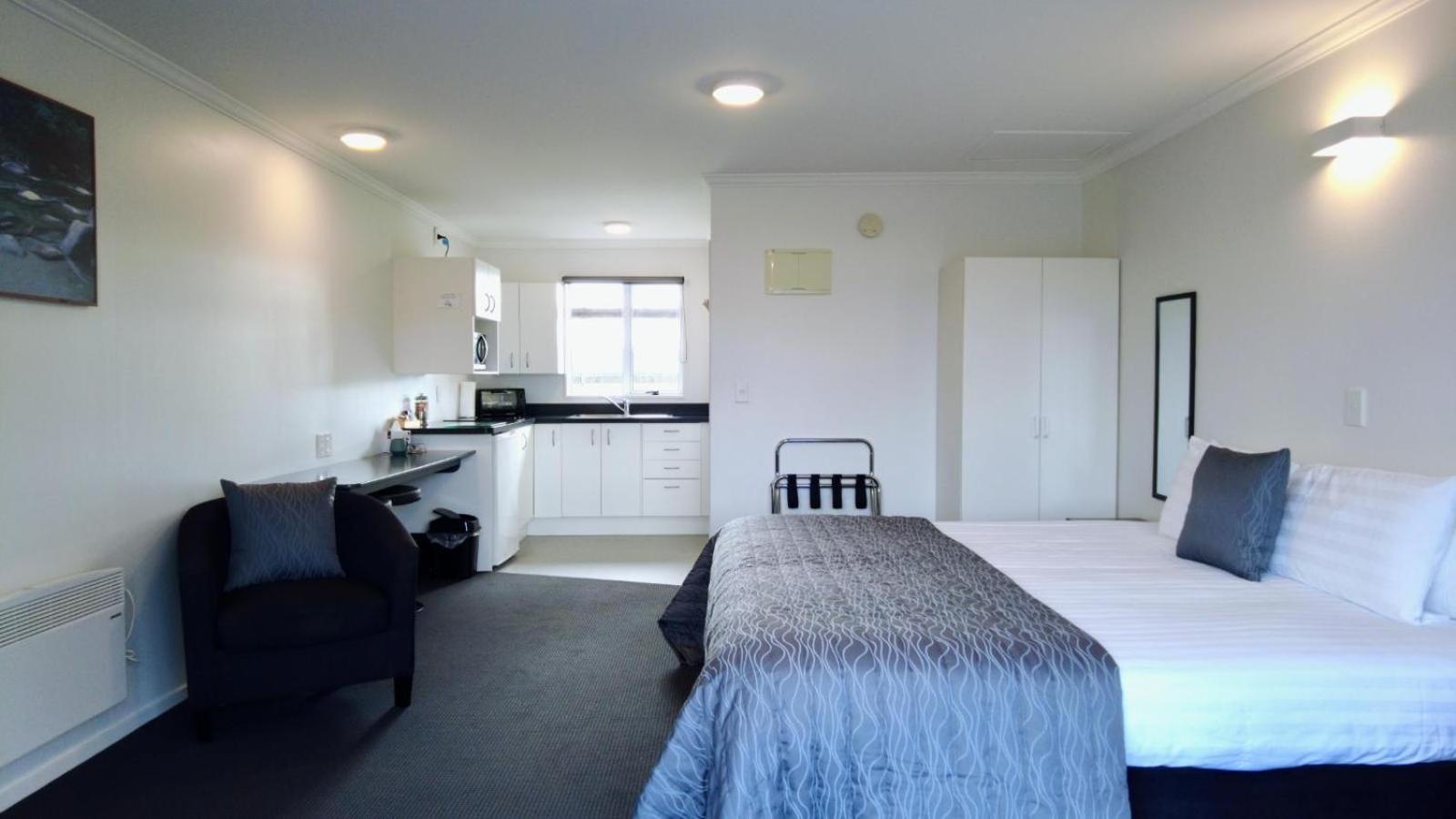 554 Moana Court Motel