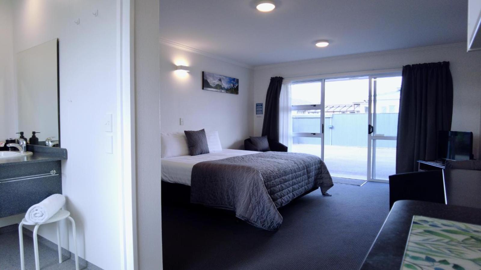 554 Moana Court Motel