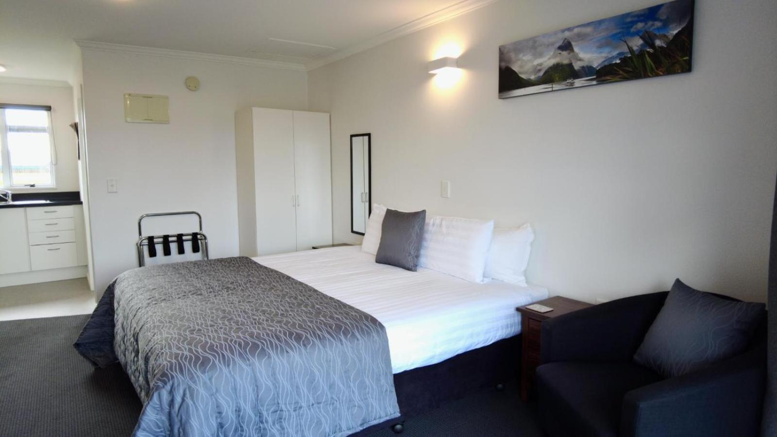 554 Moana Court Motel