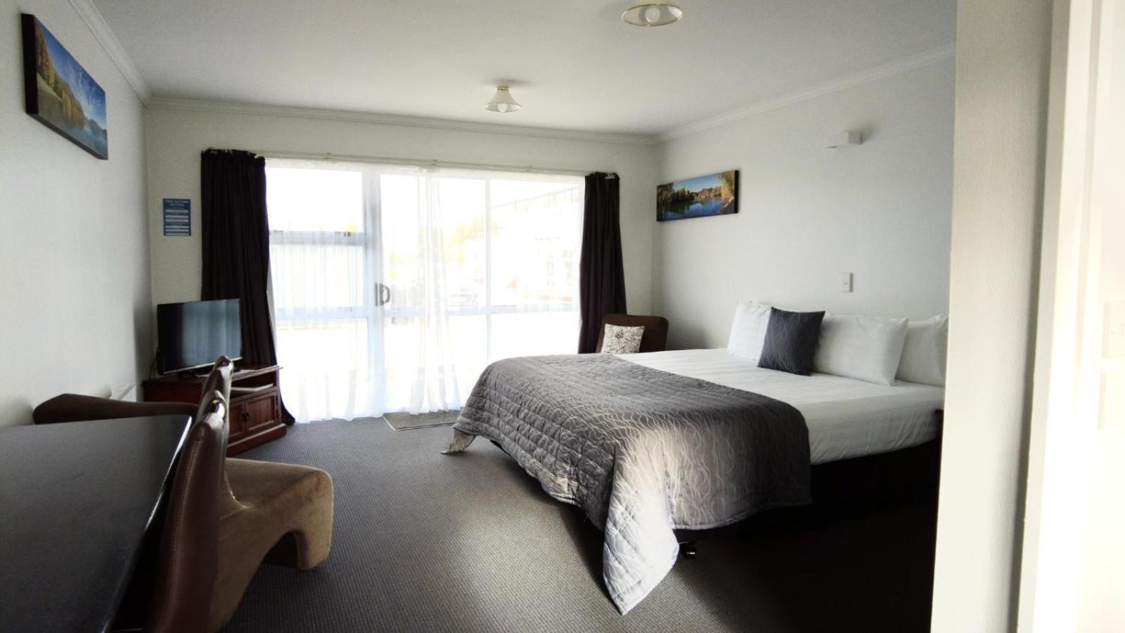 554 Moana Court Motel