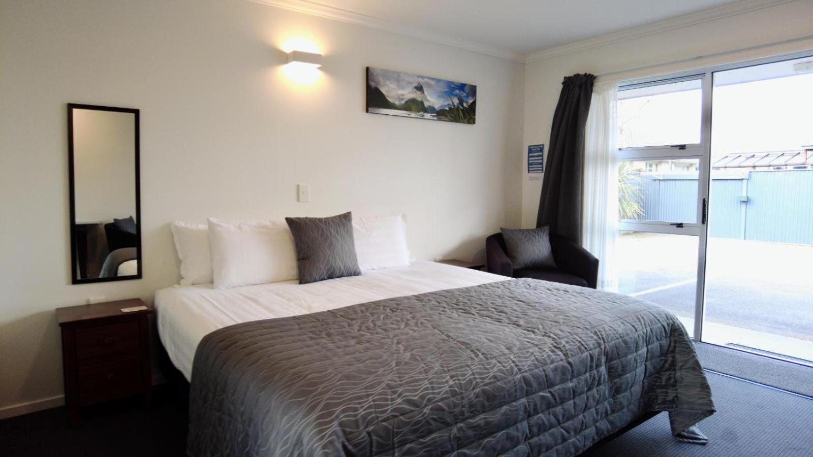 554 Moana Court Motel