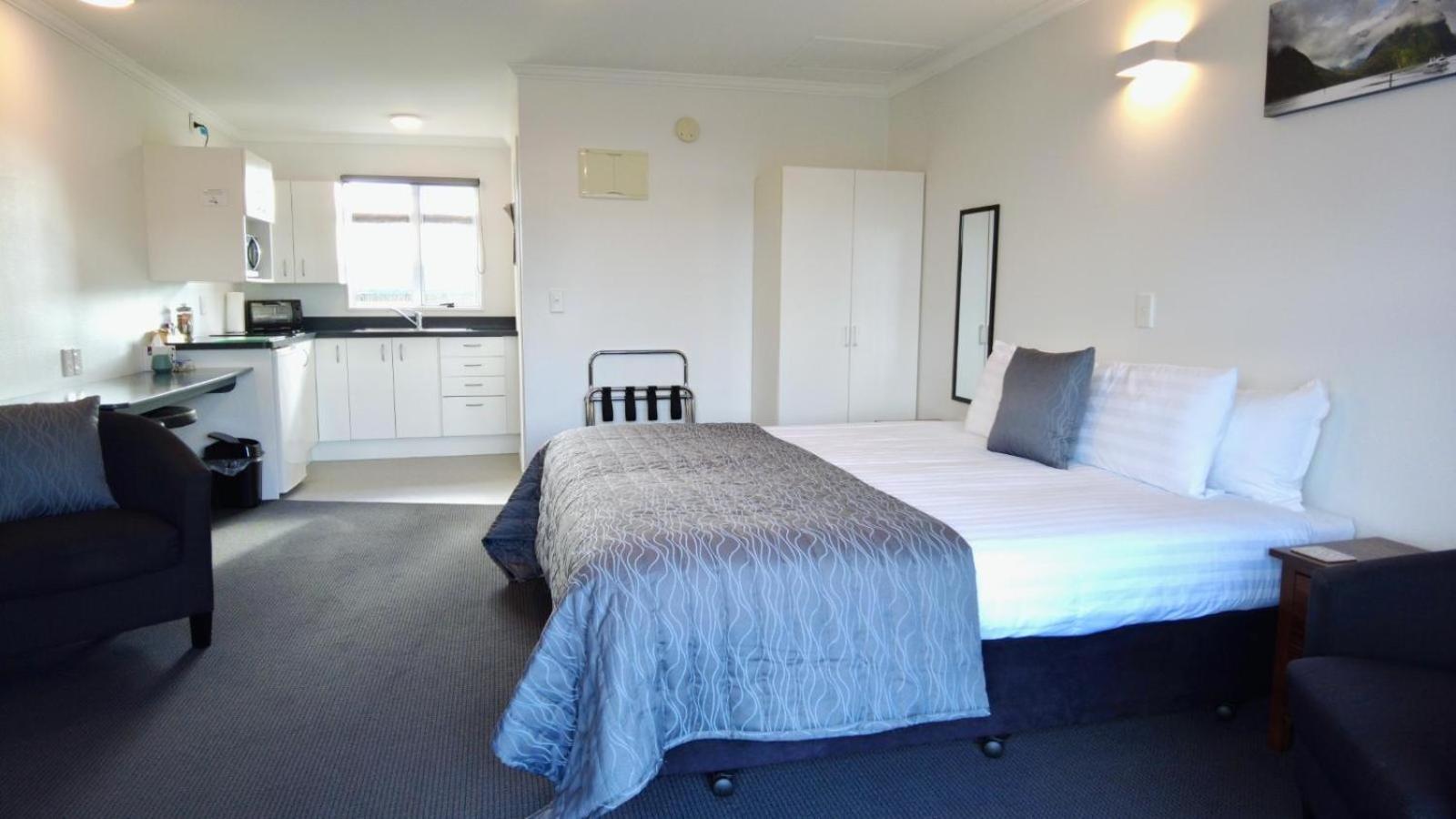 554 Moana Court Motel