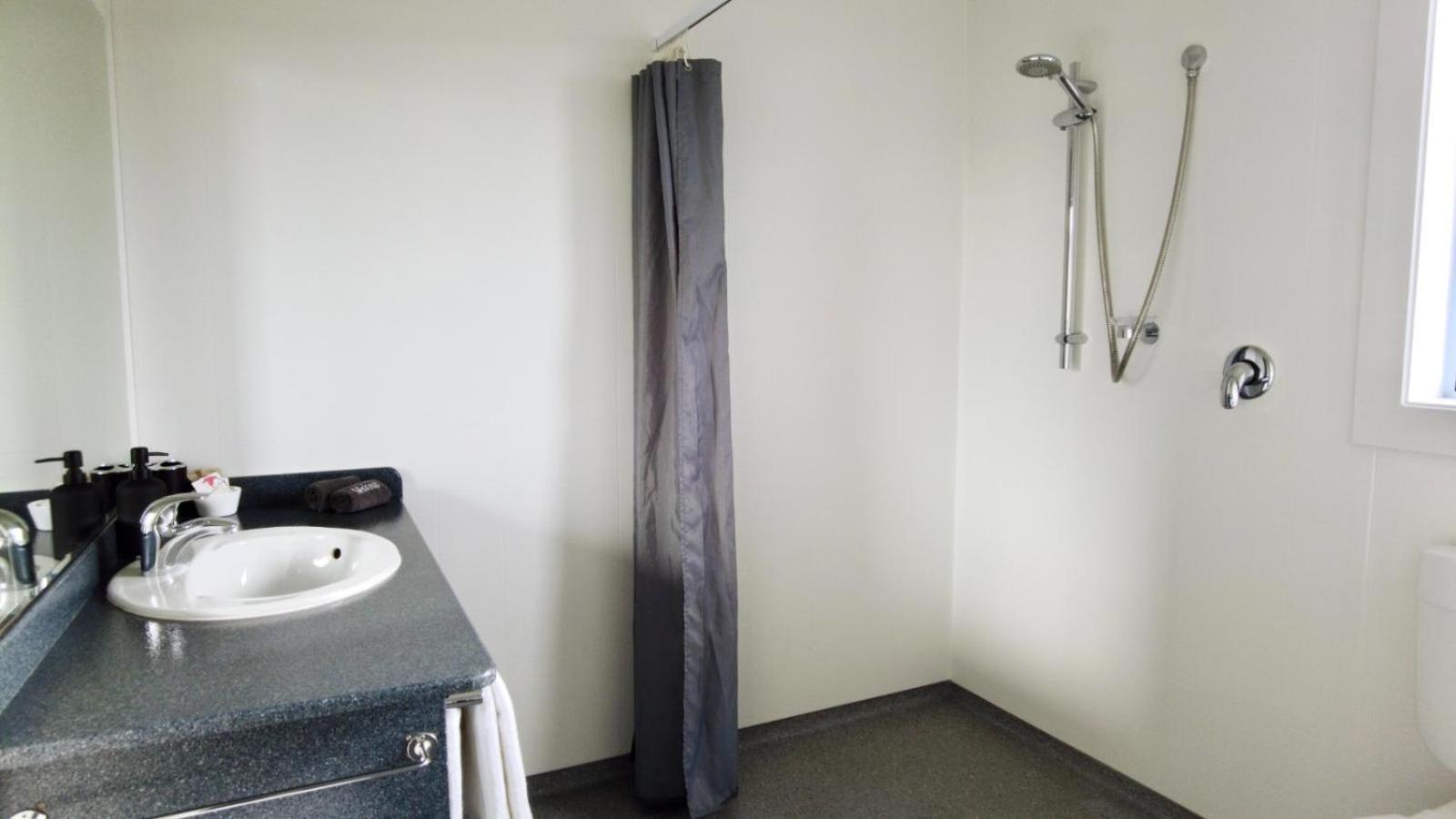 554 Moana Court Motel