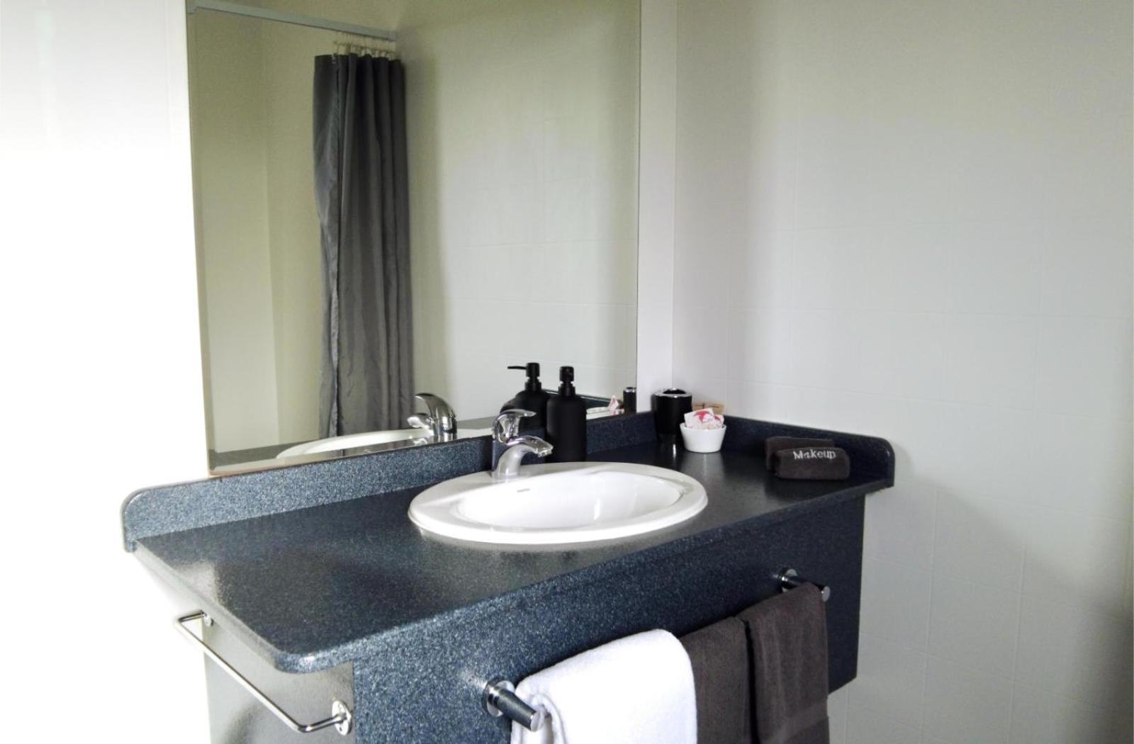 554 Moana Court Motel