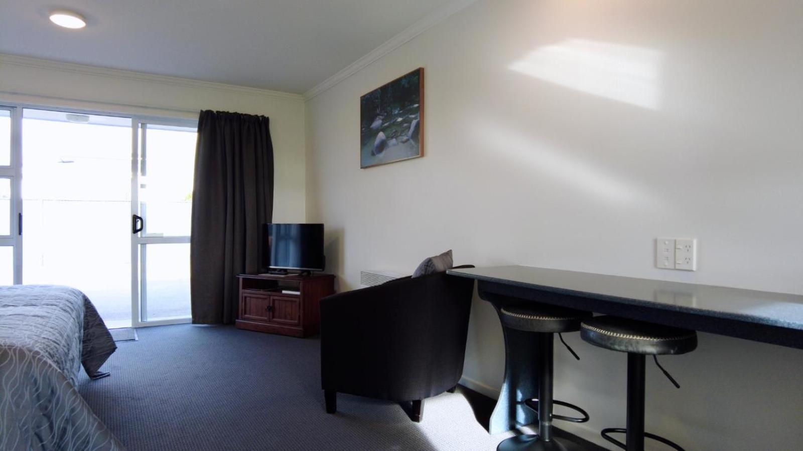554 Moana Court Motel