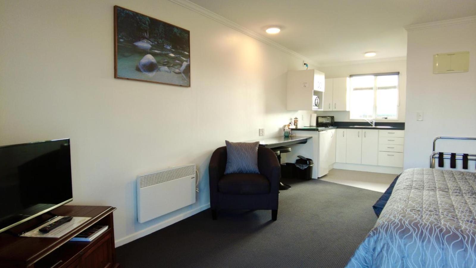 554 Moana Court Motel