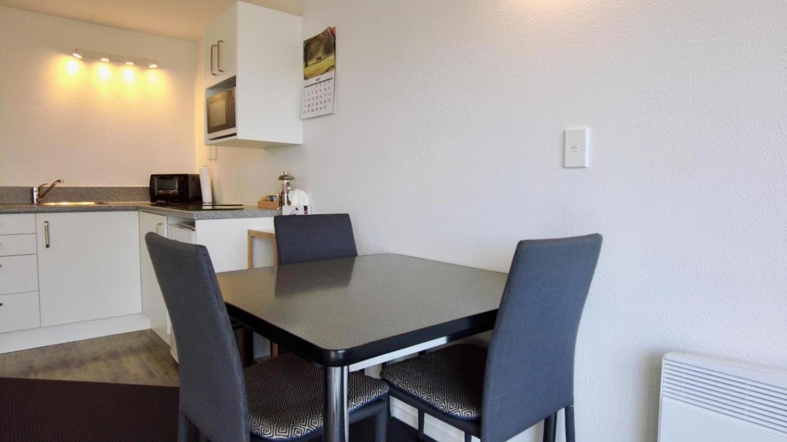 554 Moana Court Motel