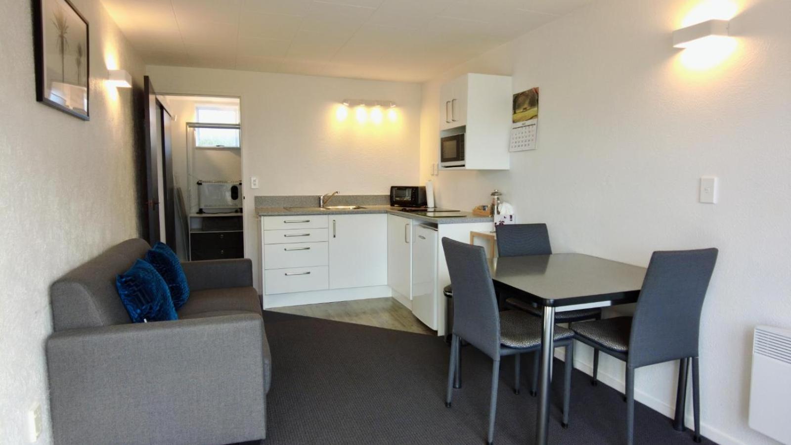 554 Moana Court Motel