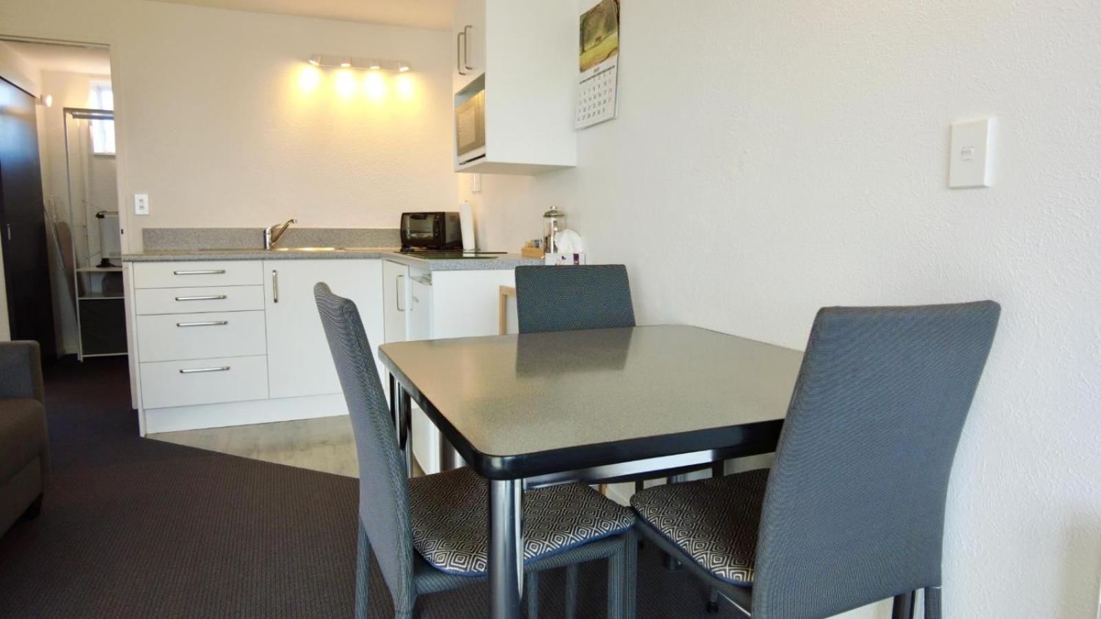 554 Moana Court Motel