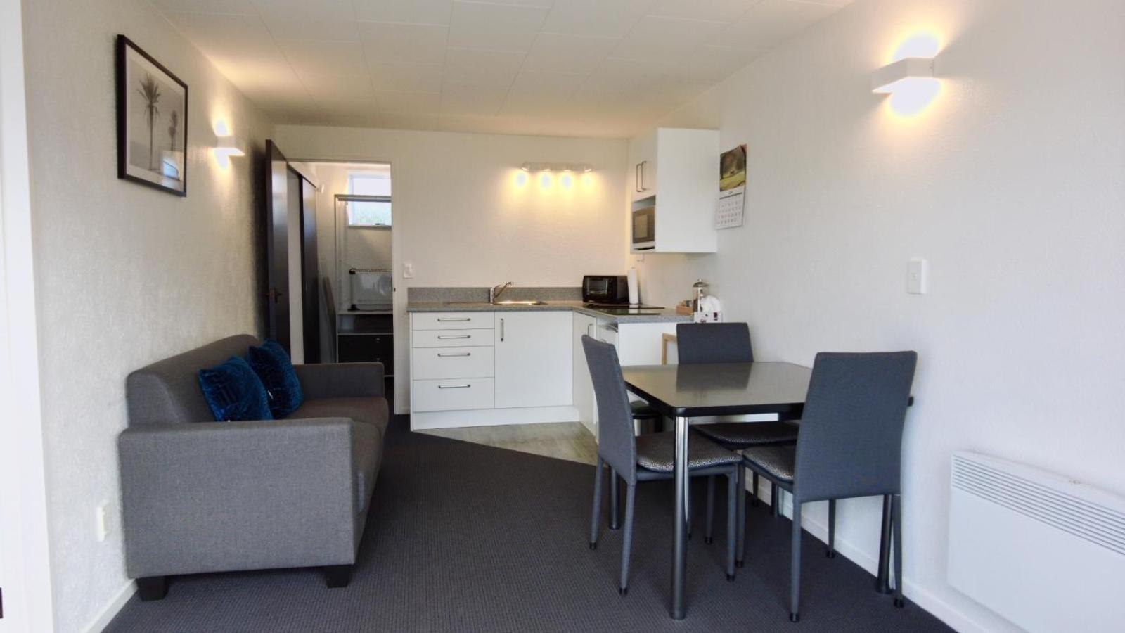554 Moana Court Motel