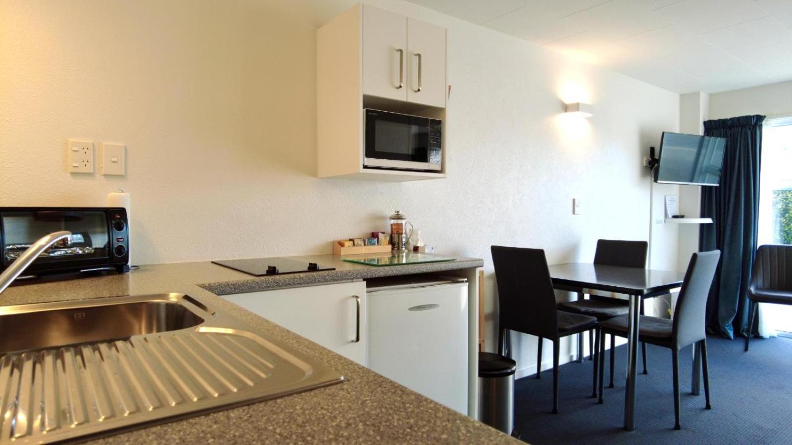 554 Moana Court Motel