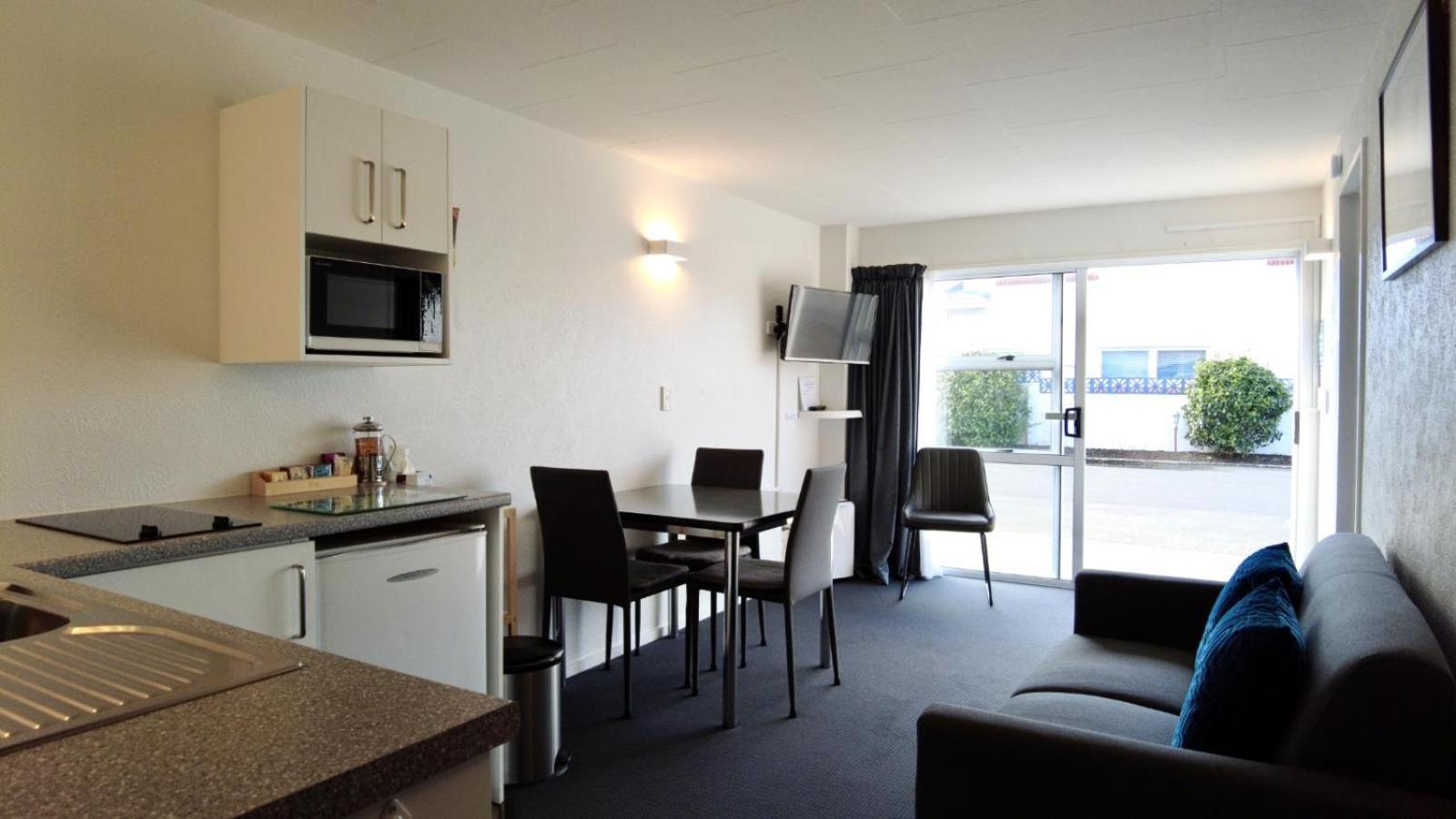554 Moana Court Motel