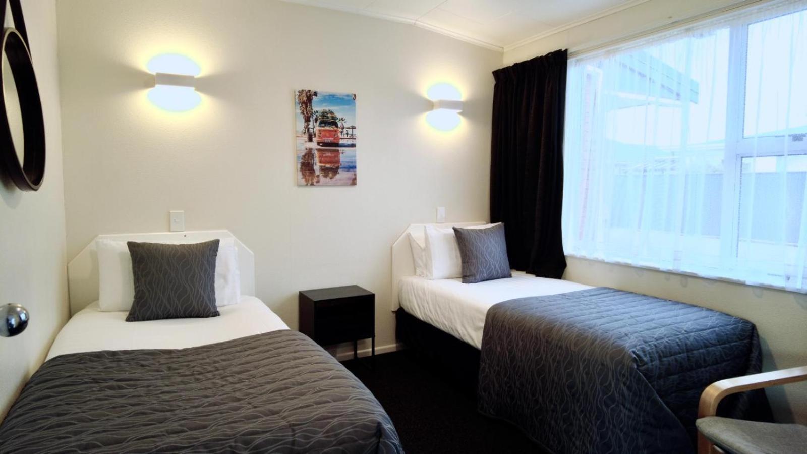 554 Moana Court Motel