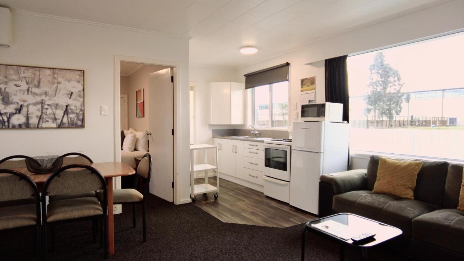 554 Moana Court Motel