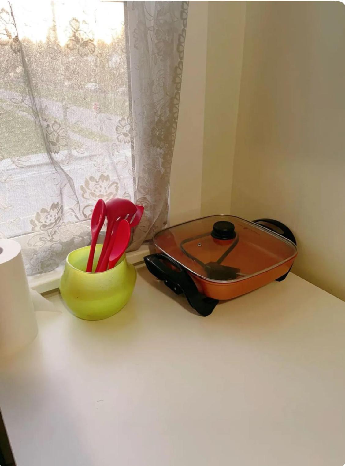 Fully furnished suite for up to 6 guests at ubc golf course