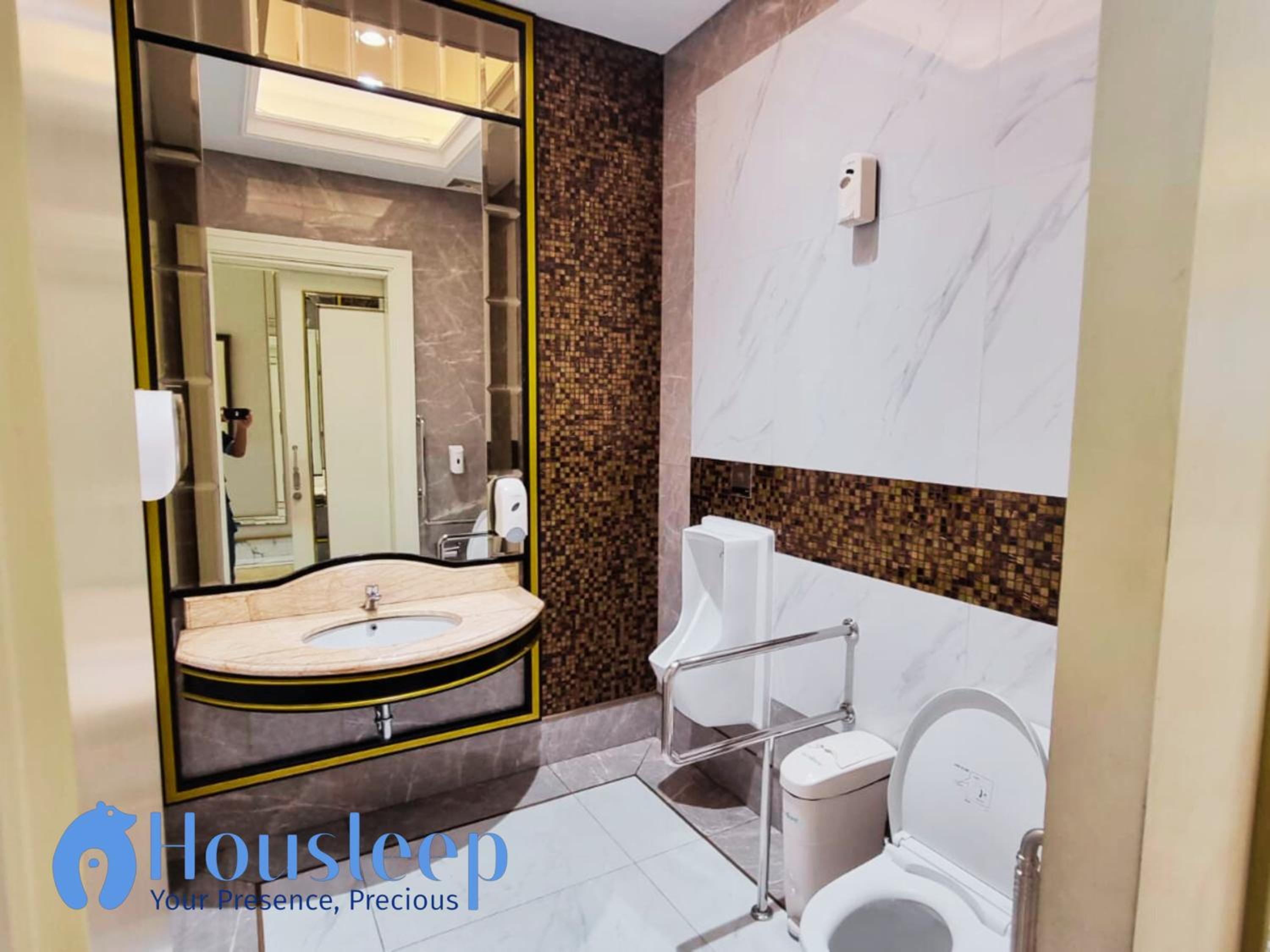 Apartemen Trans Park Cibubur by HOUSLEEP view 4