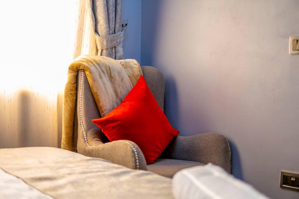 Trinity Furnished Apartment-Your Perfect Couples Getaway Buwaate