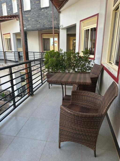Trinity Furnished Apartment-Your Perfect Couples Getaway Buwaate