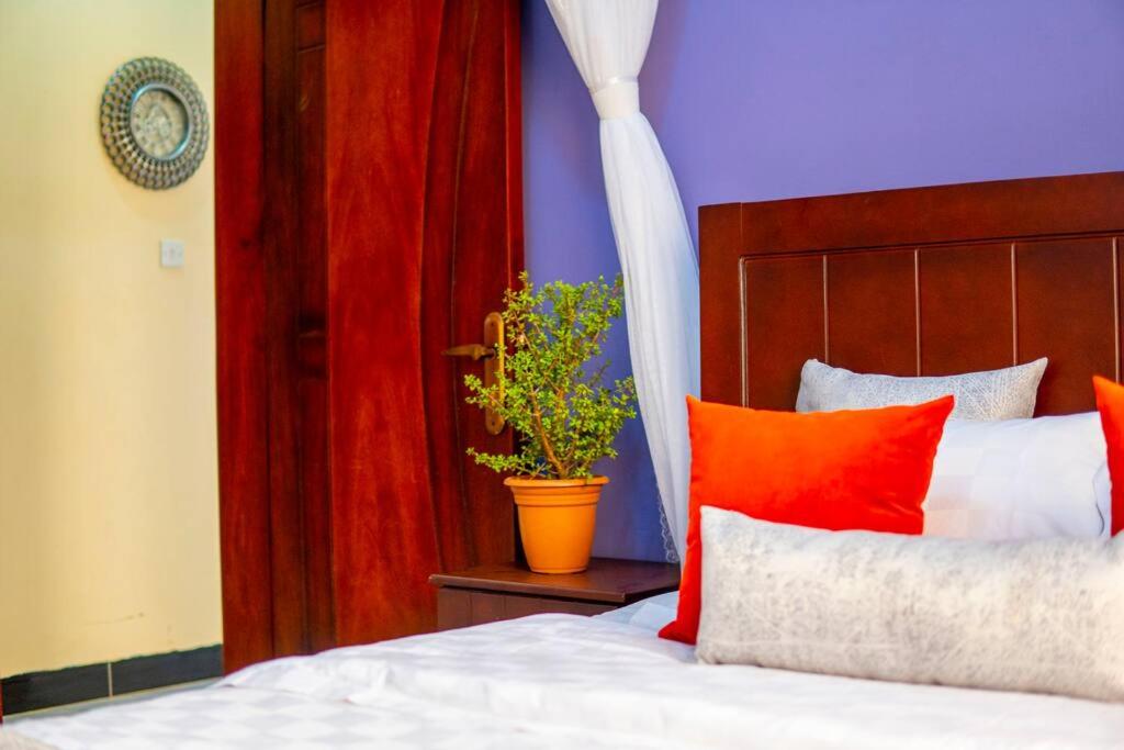 Trinity Furnished Apartment-Your Perfect Couples Getaway Buwaate