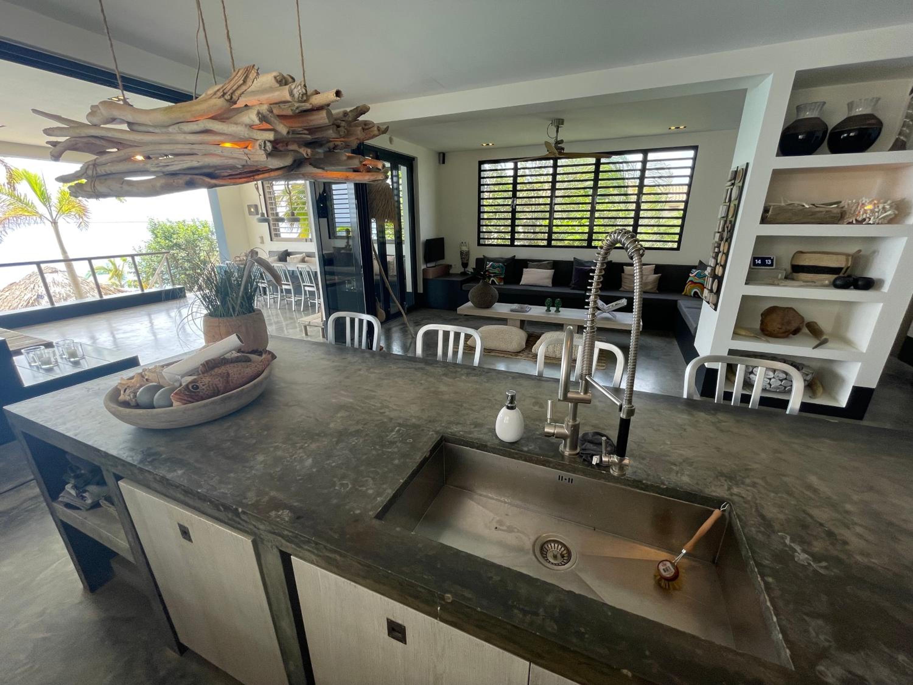 OCEANFRONT VILLA WITH ACCES CARIBBEAN Sea