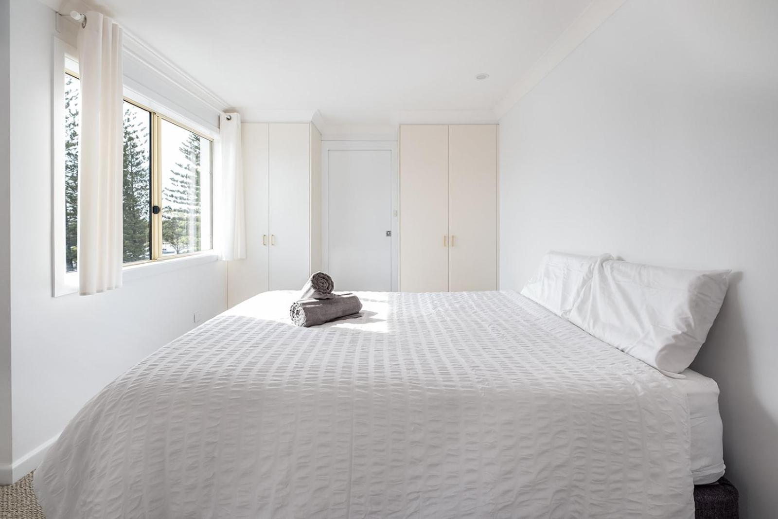 Swell Yamba, Iconic 7 Bedroom House on the Hill with Amazing Bay Views