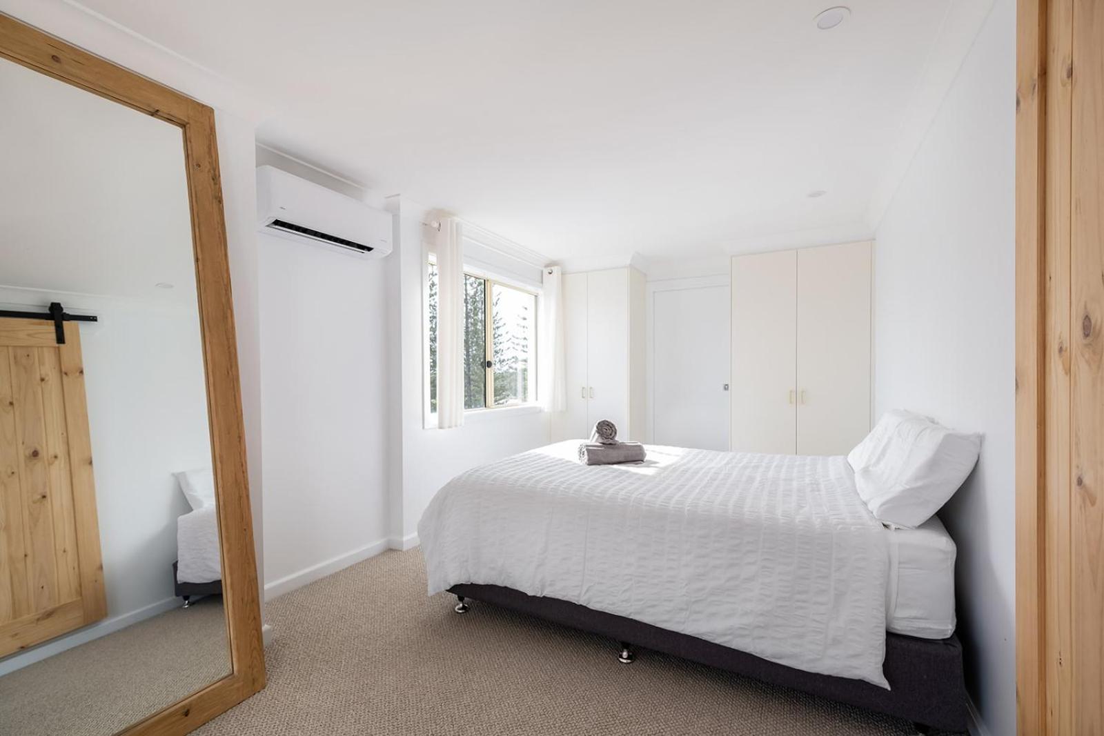 Swell Yamba, Iconic 7 Bedroom House on the Hill with Amazing Bay Views