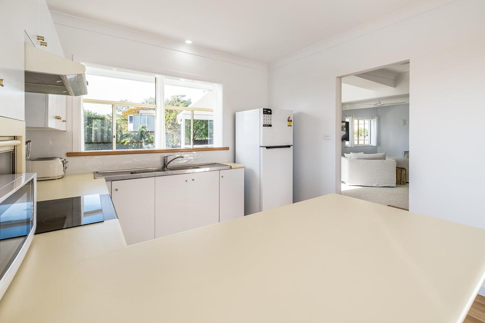 Swell Yamba, Iconic 7 Bedroom House on the Hill with Amazing Bay Views