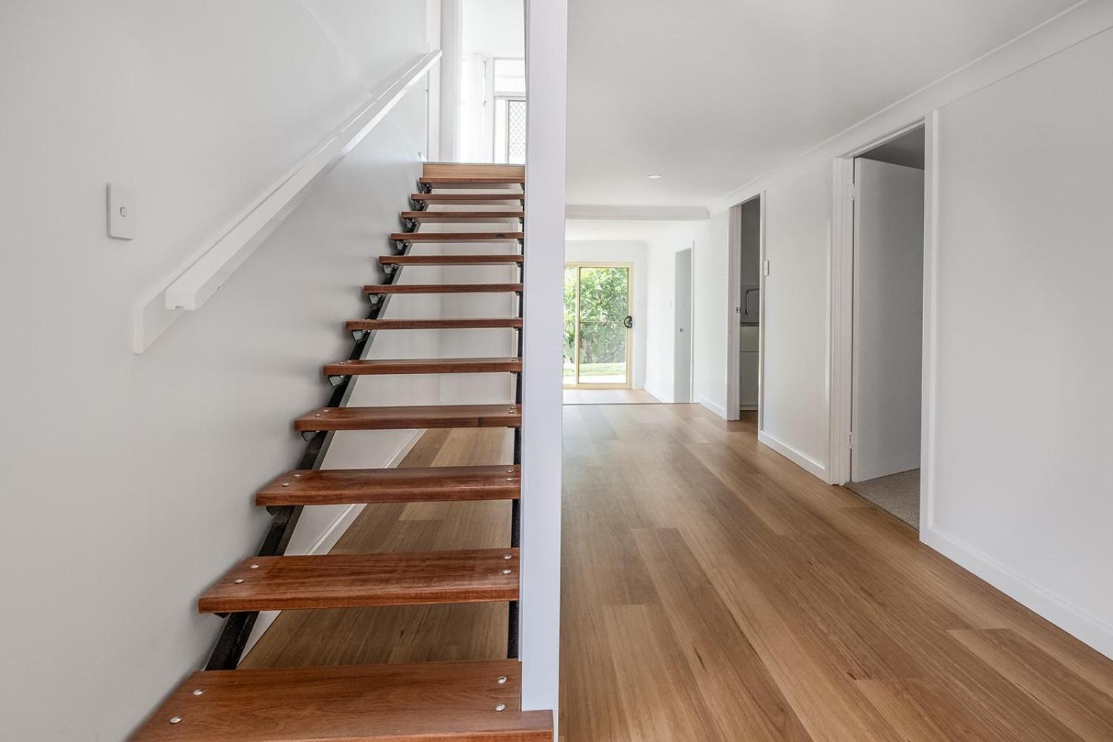 Swell Yamba, Iconic 7 Bedroom House on the Hill with Amazing Bay Views