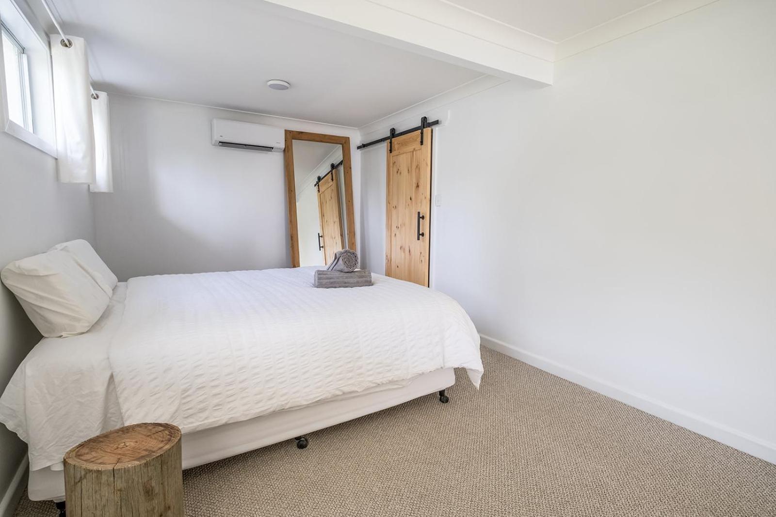 Swell Yamba, Iconic 7 Bedroom House on the Hill with Amazing Bay Views