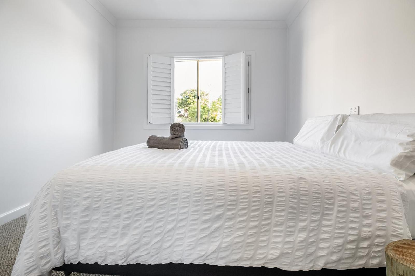 Swell Yamba, Iconic 7 Bedroom House on the Hill with Amazing Bay Views
