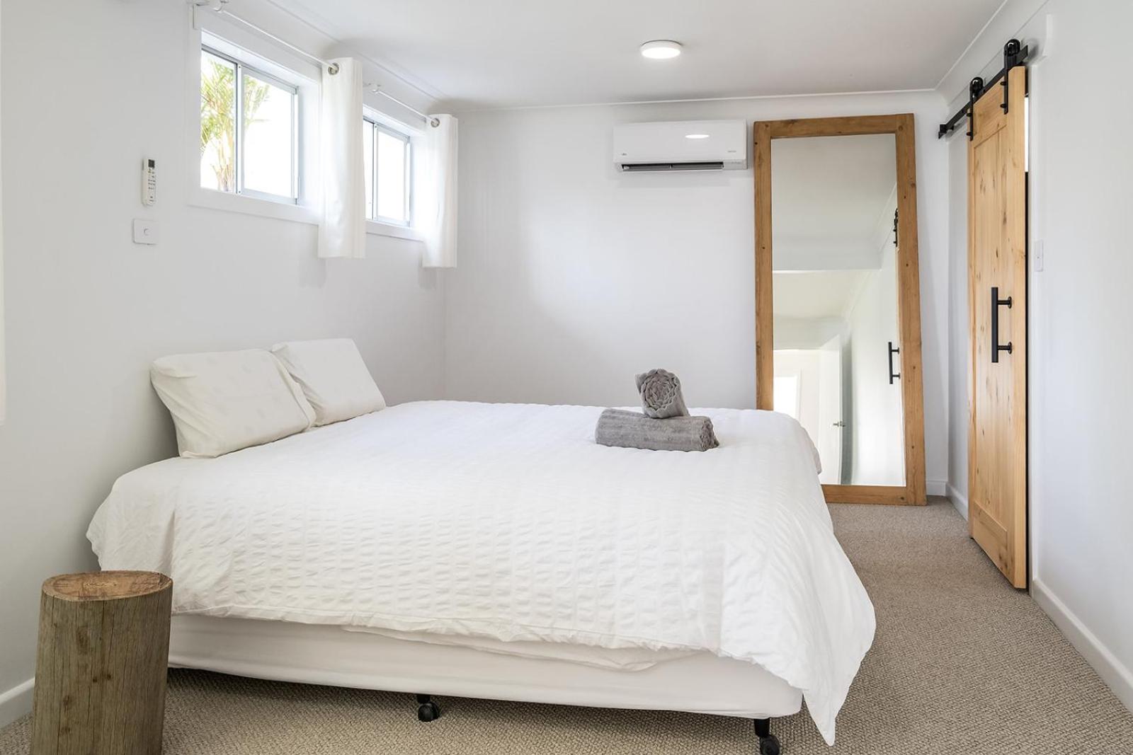 Swell Yamba, Iconic 7 Bedroom House on the Hill with Amazing Bay Views
