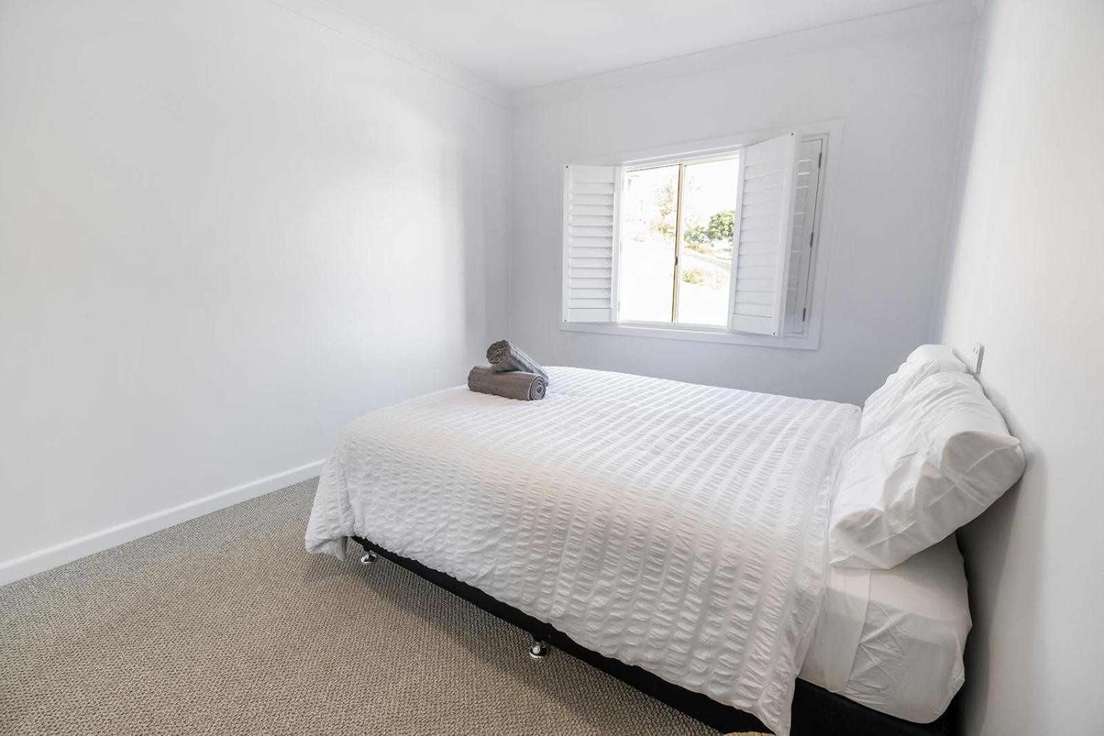 Swell Yamba, Iconic 7 Bedroom House on the Hill with Amazing Bay Views