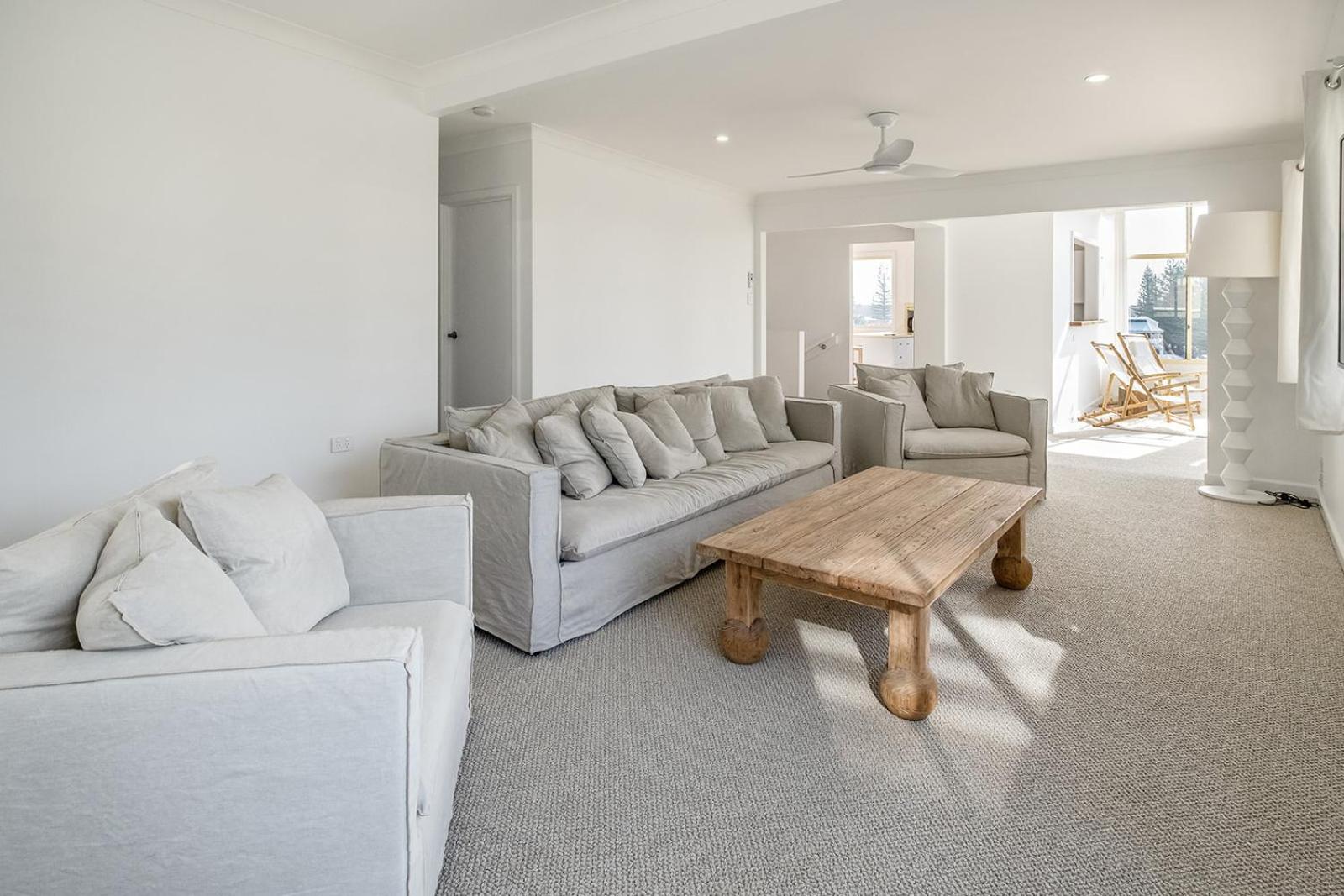 Swell Yamba, Iconic 7 Bedroom House on the Hill with Amazing Bay Views